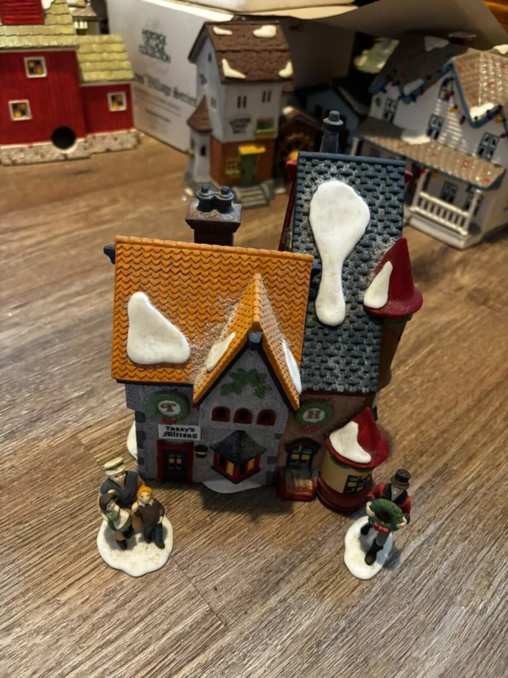 Department 56 Christmas village light up building Tassys Mittens